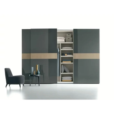 Gardróbszekrény vízszintes díszbetéttel, 3 tolóajtós – TO Frame